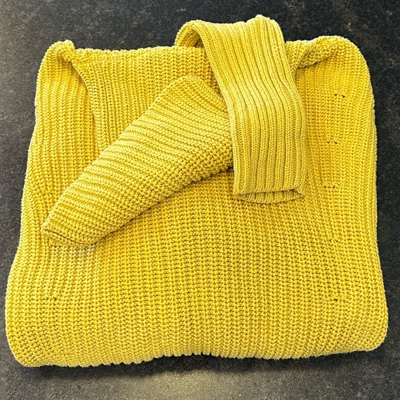 *NWT* FREE PEOPLE Cocoa Oversized Turtleneck Sweater in Low Sun (Gold) — XS - Picture 4 of 6